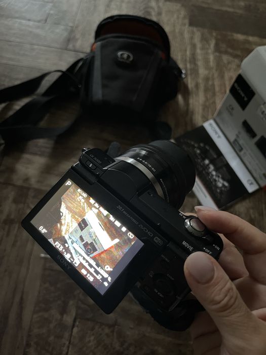 Sony A5000 Aparat Foto Mirrorless 20MP APSC Full HD Kit cu Obiectiv 16-50 F/3.5-5.6