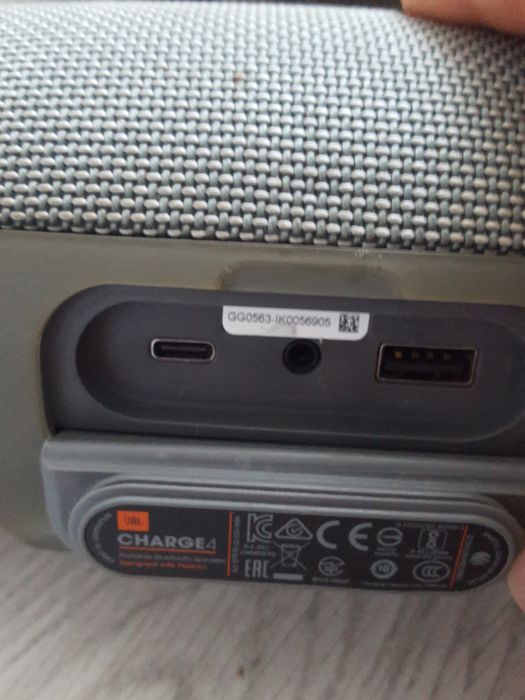 Jbl charge 4 la cutie