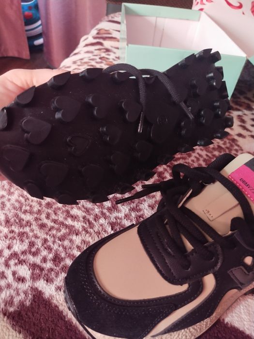 Кросовки новые за 10 000