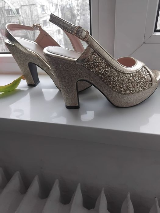 Sanda eleganta  mărime 35