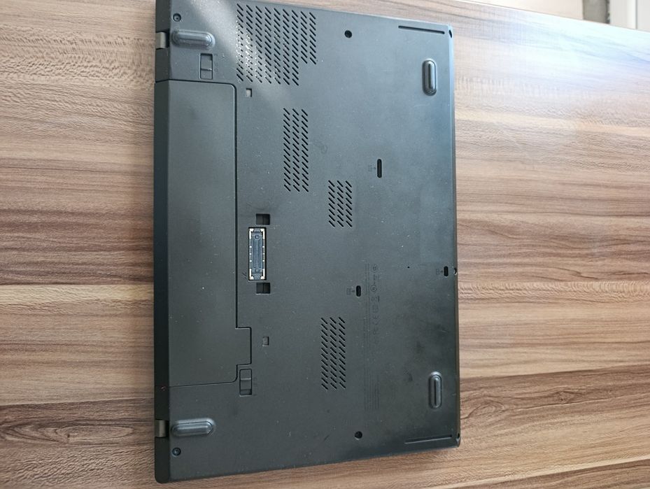 Lenovo ThinkPad T440 i5 / 8GB RAM / 256GB SSD / Windows 10
• Intel Cor