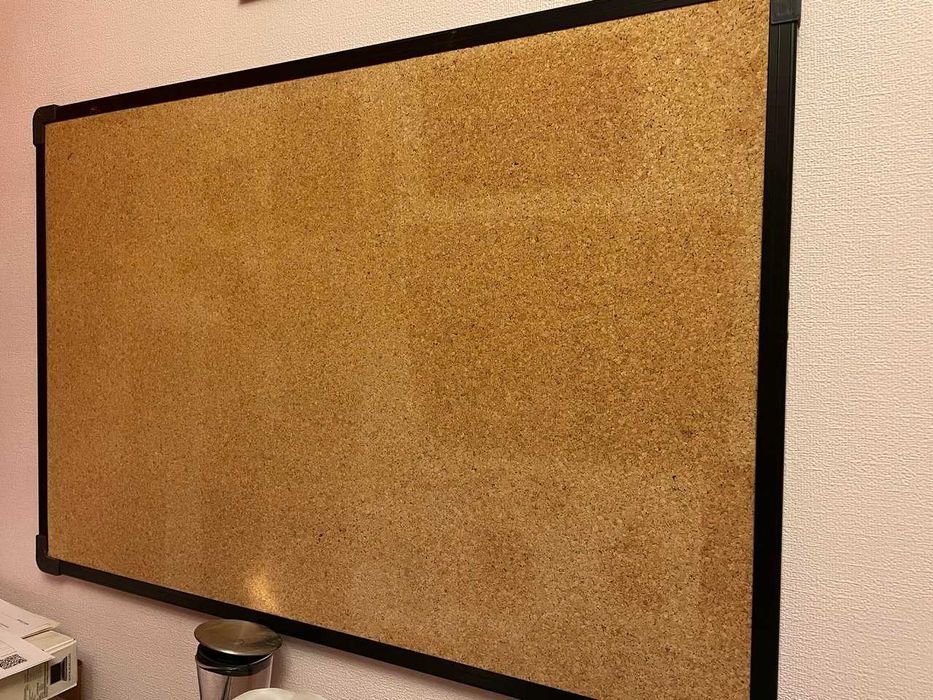 Пробковая доска. Размер 90х60 см.