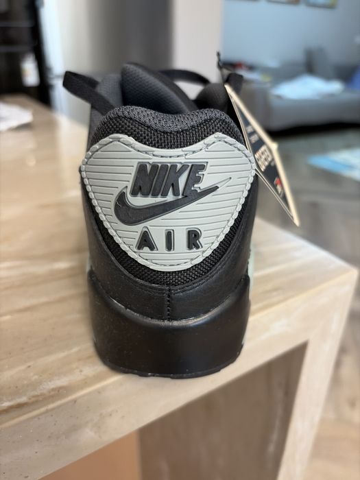 Продам NIKE кросовки