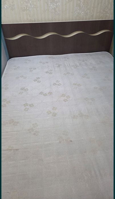 Отдам 2х спальную кровать с матрацем за 2 кг вкусных яблок