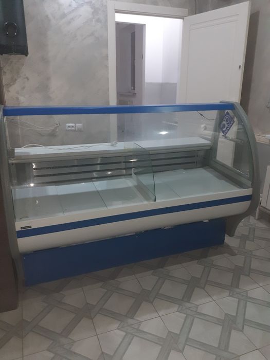 Продам холодильную витрину в отличном состоянии