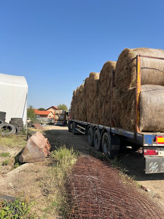 Vând baloți de paie