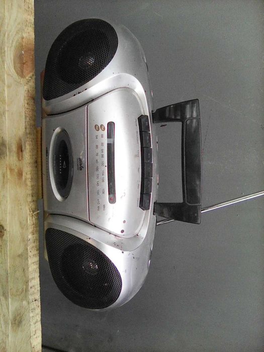 Pадио    касетофон  с  дистанционно /  ЖЕ ВЕ СЕЙ    .