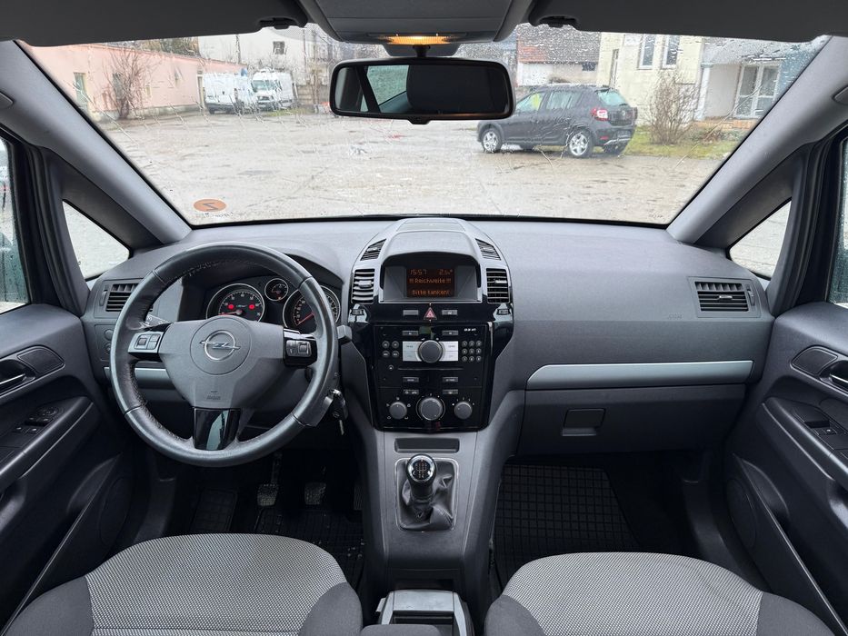 Vand Opel Zafira 1.6Benzina 7 locuri 2011 Euro 5