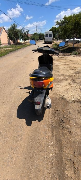Scuter de 49cc prindea 85km