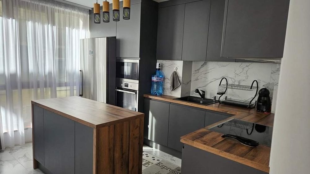 Дава се под наем Тристаен апартамент в Добрич, ЖП Гара - 102 кв.м за 137700 € - Снимка #1