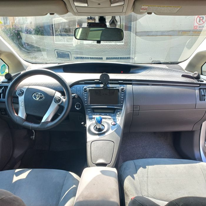 Vând toyota prius