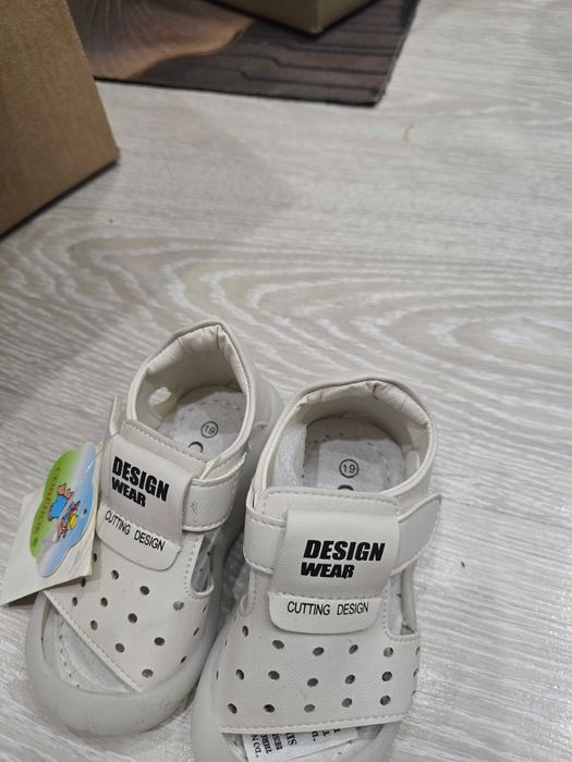 Продам детскую обувь