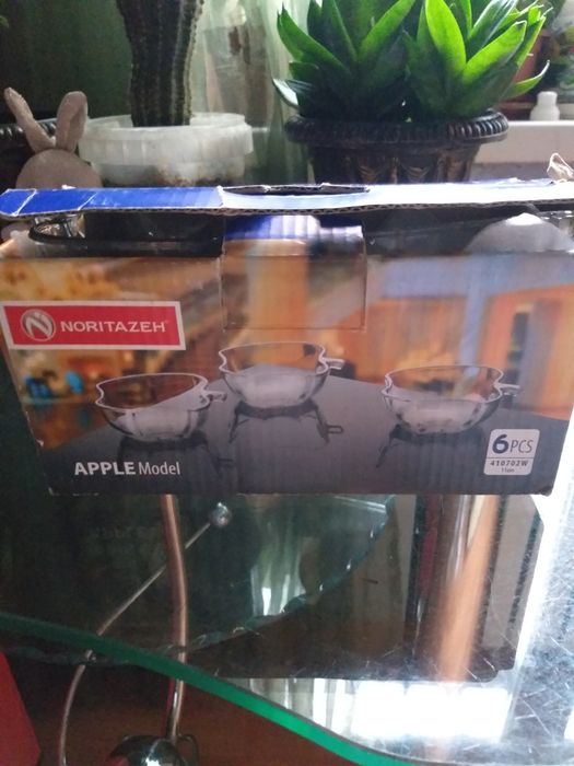 Продам набор из 12предметов и вазу