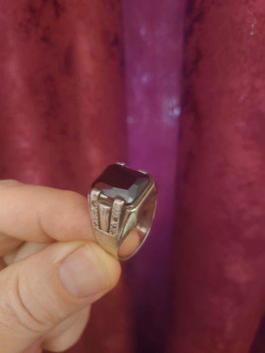 Продам мужской серебряный перстень