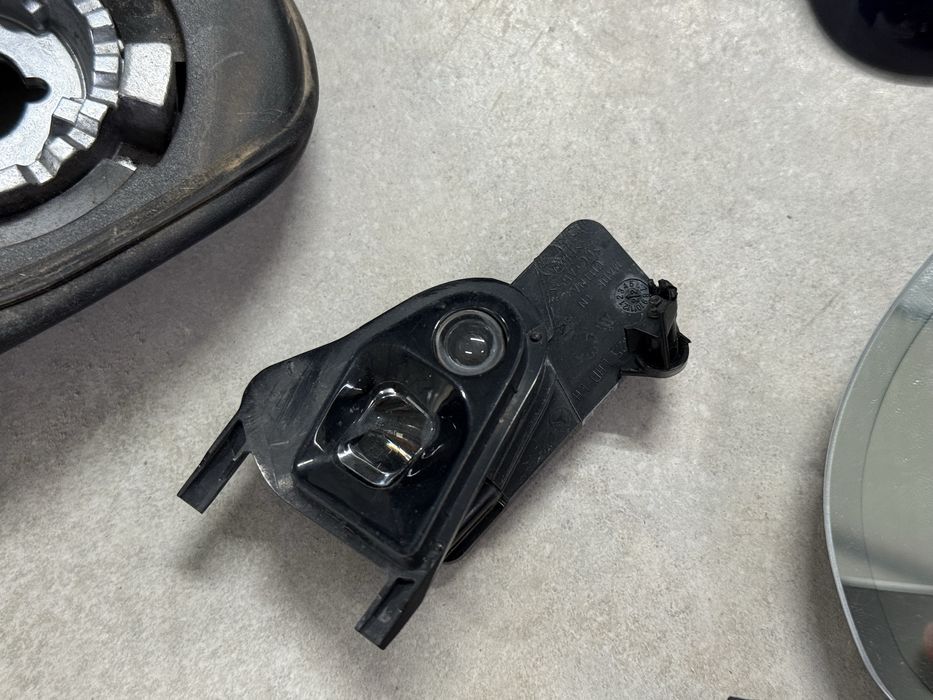 ЛЯВО Огледало Mercedes W206 - 2023 год