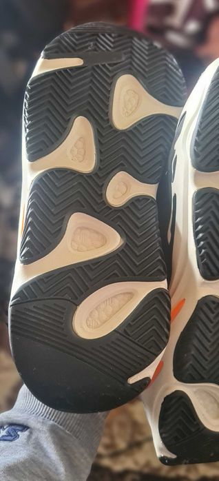 Vând Adidas Yeezy Boost 700 Wave Runner