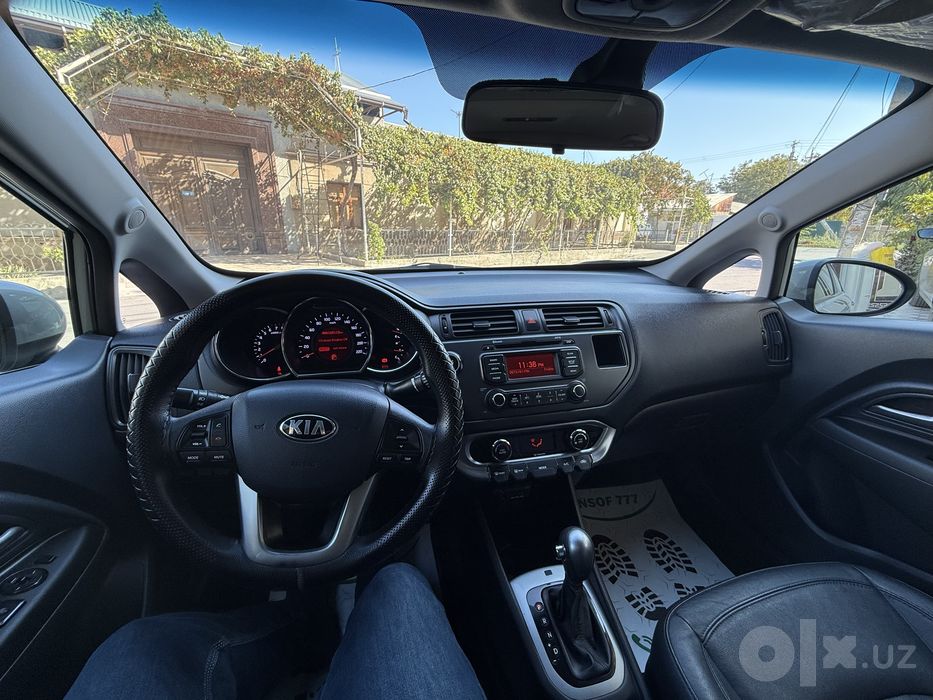 Kia rio sotiladi