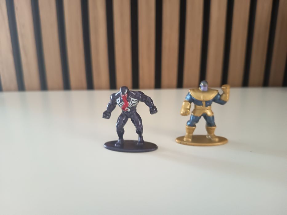 Set 2 figurine marvel din metal