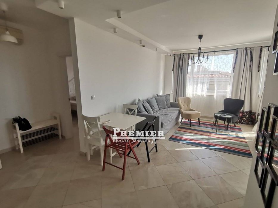 Голям тристаен апартамент в Черноморец на първа линия