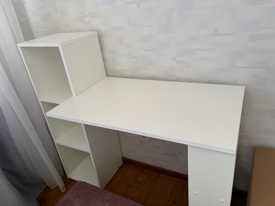 Столик туалетный