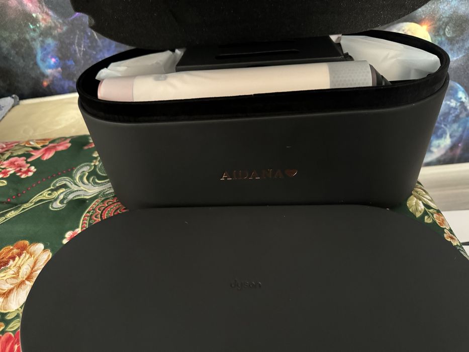 Продам фен dyson(дайсон),но есть гравировка