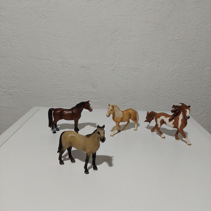 Фигурки Schleich коне