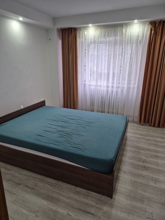 Chirie apartament 3 camere, bazar, 380 E