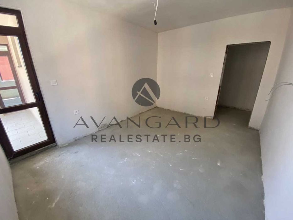 Продава се Четиристаен апартамент в Пловдив, Остромила - 161 кв.м за 1361 €/кв.м - Снимка #3