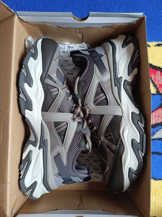 Продам кроссовки fila trace low