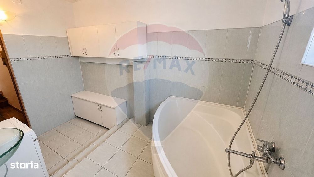 Apartament cu 3 camere de vânzare în zona Rogerius