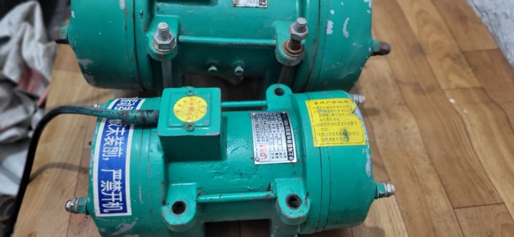 Продам вибродвигатели