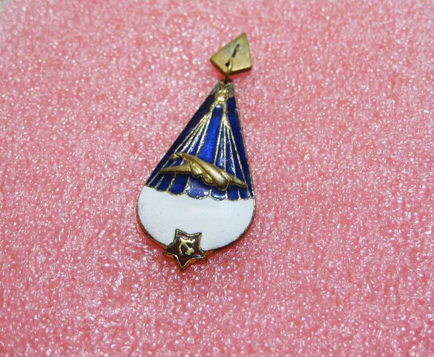 Парашютист - на тяжелом металле.