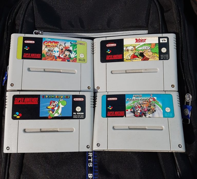 Vând 4 dischete de super Nintendo în stare bună originală