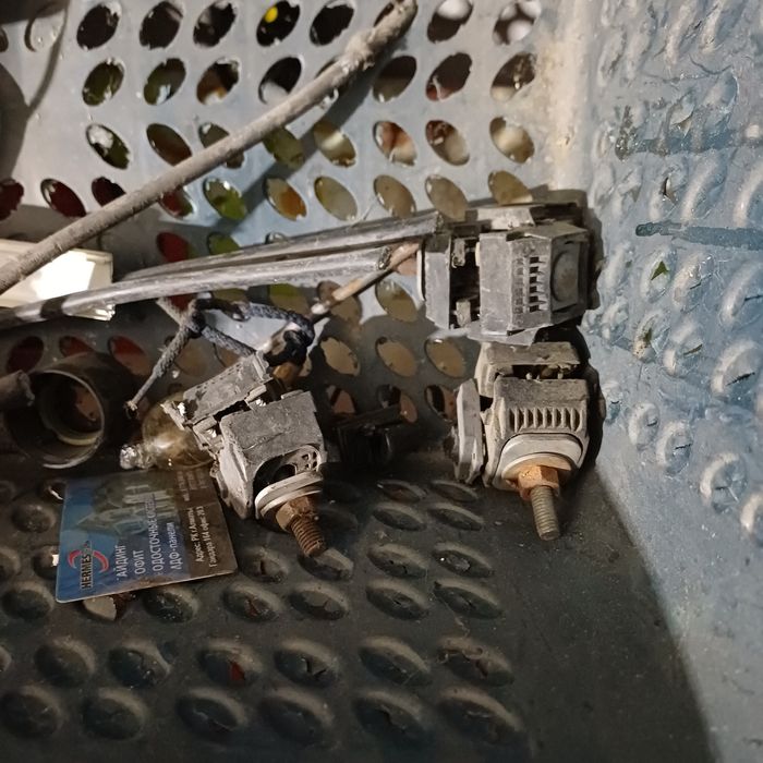 Зажимы и орешки для проводов