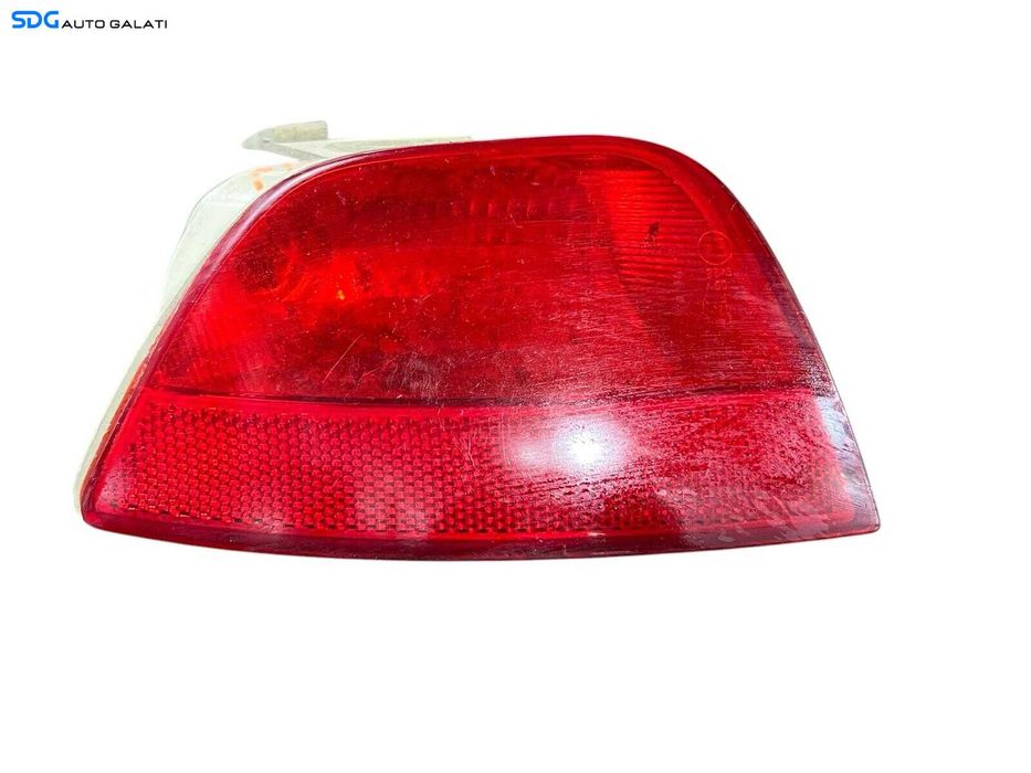 Stop Lampa Tripla Ceata Dreapta Spoiler Bara Spate Ford Focus 1 Hatchback 1998 - 2004 Cod 1M51-15K272-A 1M51-15500-A [LR0503]