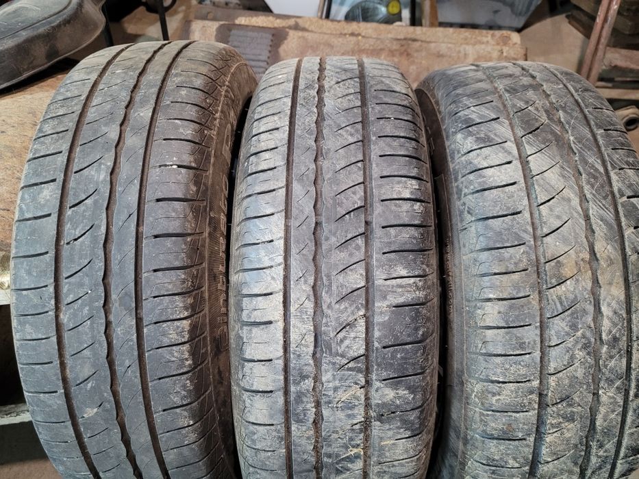 Три легкосплавных диска с летней резиной.