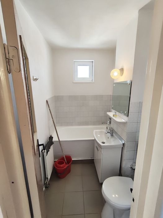 Vand apartament zona Cedonia