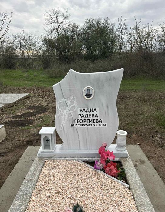 Изработка на надгробни паметници от мрамор и гранит реставрация монтаж