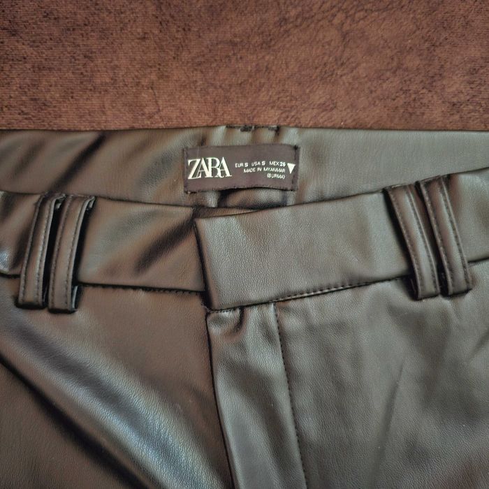 Чисто нов дамски черен лъскав кожен панталон "Zara" / "Зара", размер S