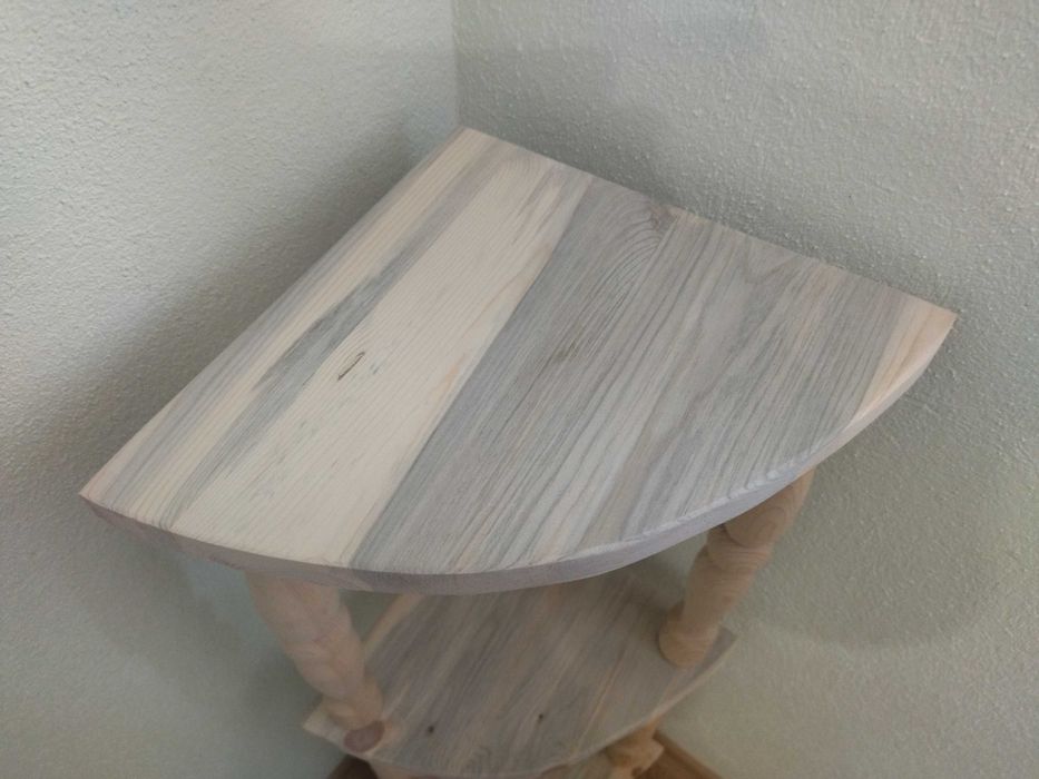 Ретро ъглова етажерка със струговани орнаменти ( НАТУРАЛНА ) !