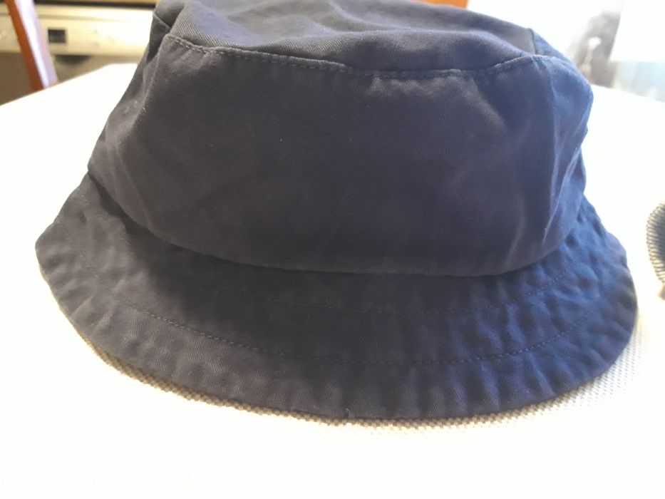 2 броя шапки Next