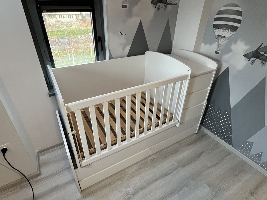 Люлеещо детско легло с чекмеджета и матрак