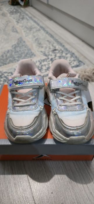 Продам детскую обувь для девочки