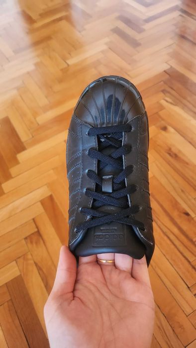 Кецове на adidas superstar