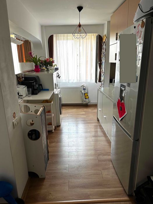 Proprietar vând apartament 4 camere, 84 mp, decomandat, zonă centrală Gh. Lazar