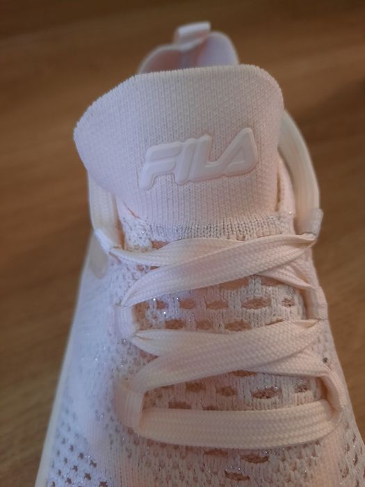 Продам кроссовки Fila