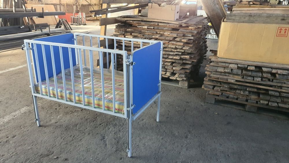 Pătuț metalic cu saltea