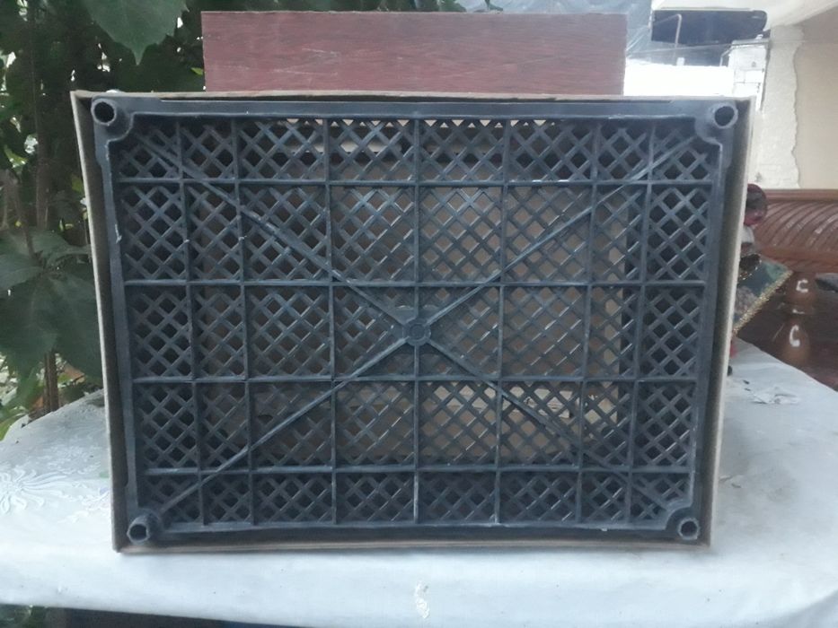 Gnizdo kaptarlar va yapon tovuqqlar uchun