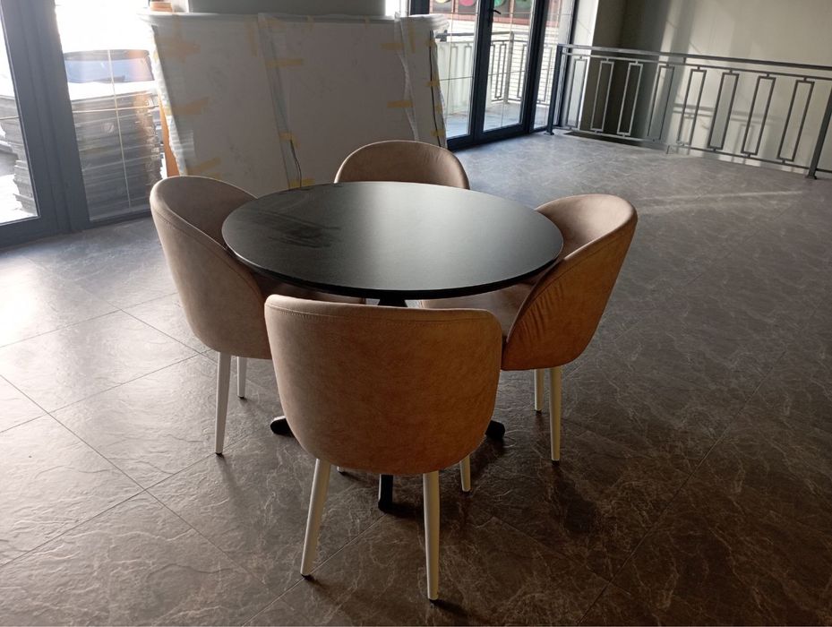 Yangi holatdagi stol va 4 ta stul to’plami | Velvet stullar | Modern