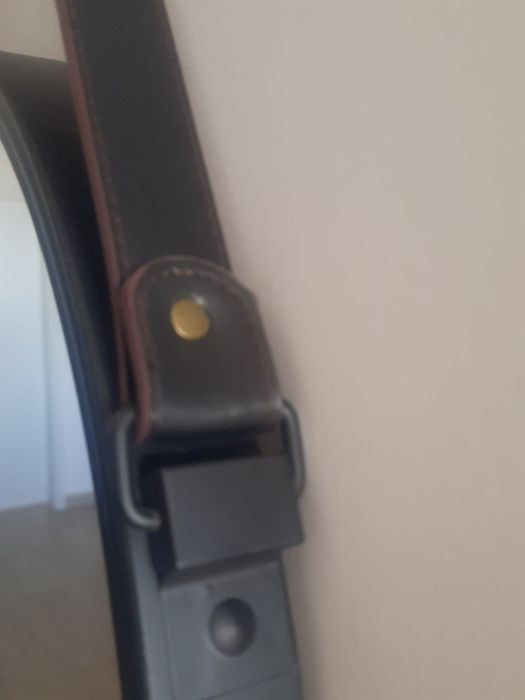 Oglinda cu prindere curea piele,60 /41 cm